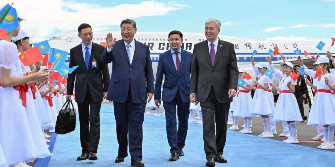 Председатель КНР Си Цзиньпин прибыл в Казахстан