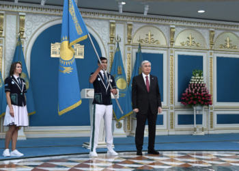 Касым-Жомарт Токаев вручил Государственный флаг участникам ХХХІІІ летних Олимпийских игр