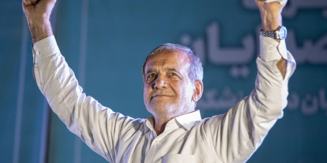 Токаев поздравил Пезешкиана с избранием на должность президента Ирана