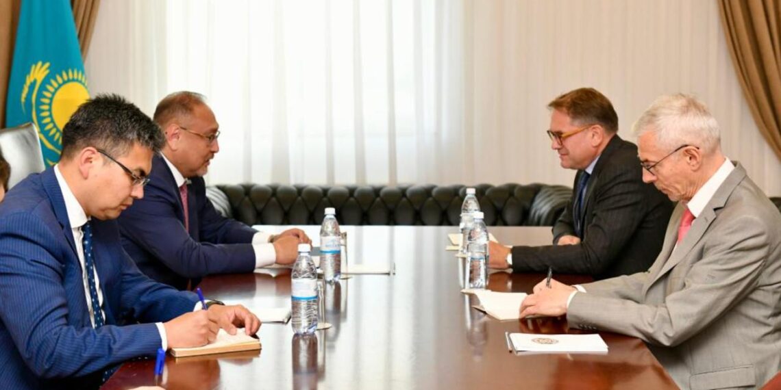 Новый посол Франции в Казахстане вручил копии верительных грамот