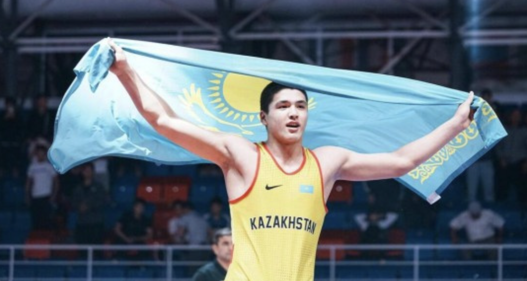 ЧМ по борьбе среди юниоров: копилка Казахстана пополнилась двумя медалями