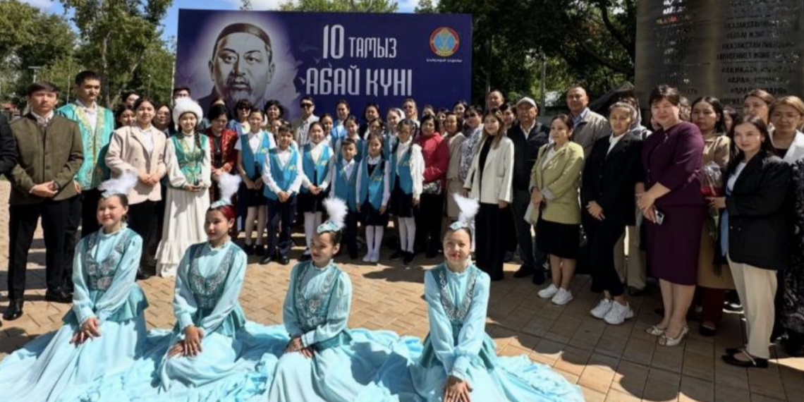 В Республике Казахстан отмечают 179-летие Абая Кунанбаева