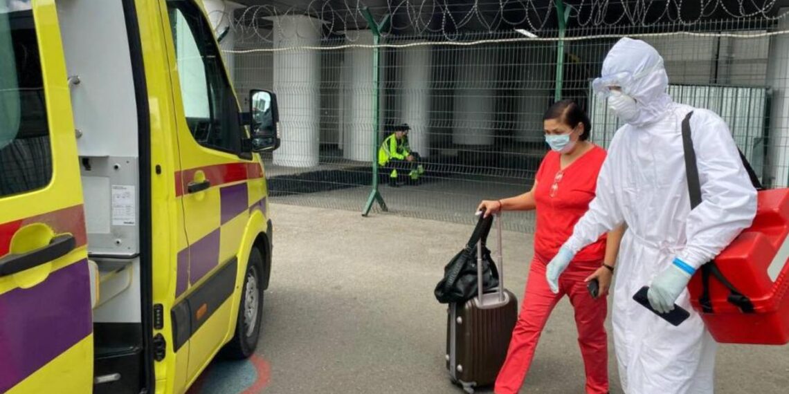 В аэропортах Астаны и Алматы прошли учения по реагированию на случаи заражения оспой обезьян