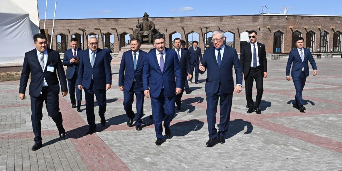 Премьер-министр РК посетил историко-культурный комплекс в области Улытау