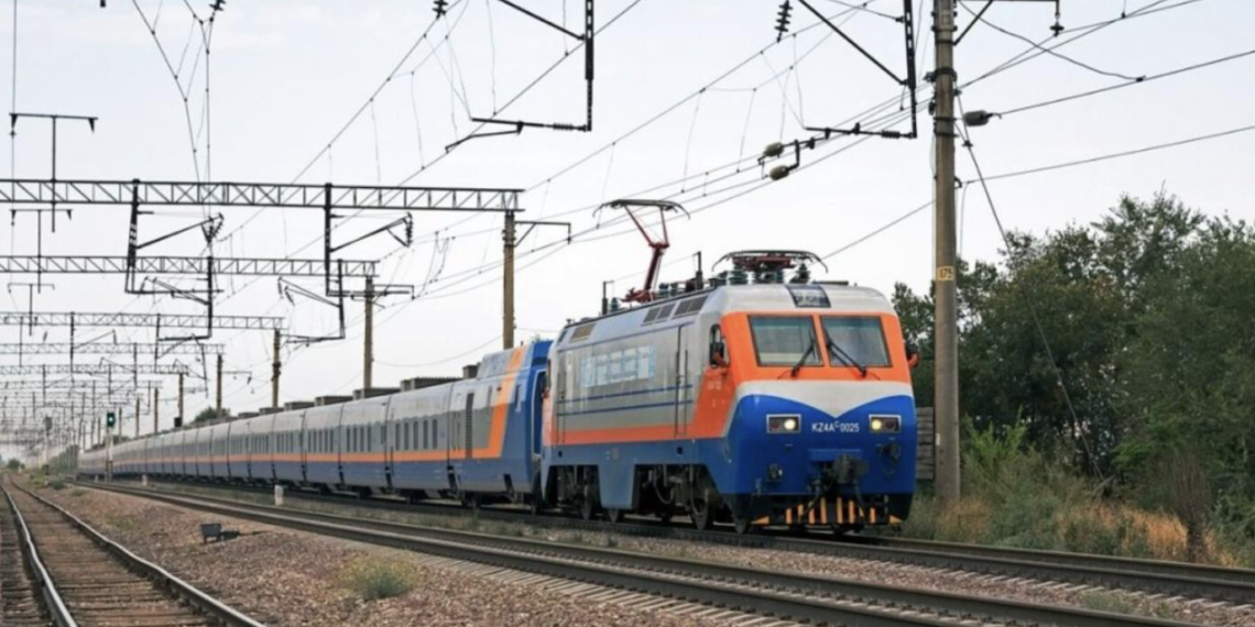 В преддверии учебного года в Казахстане будут запущены дополнительные поезда