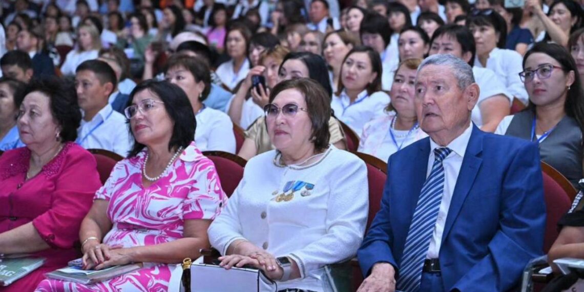 В регионах Казахстана стартовала Августовская конференция педагогов