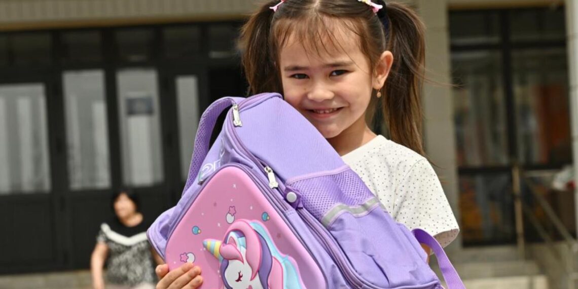 Десантники Конаевского гарнизона поучаствовали в благотворительной акции «Дорога в школу»