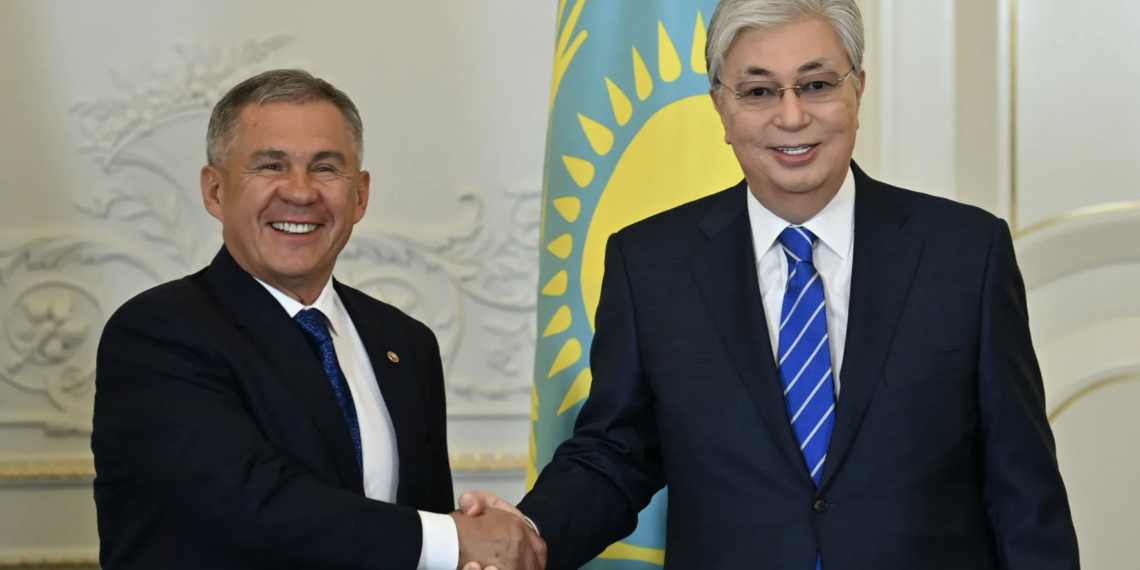 Касым-Жомарт Токаев поздравил главу Татарстана с Днем республики