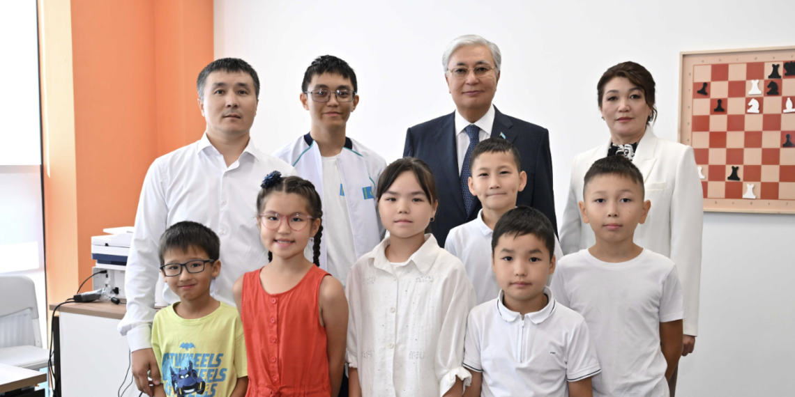 Глава государства посетил Дворец школьников «Кәусар»