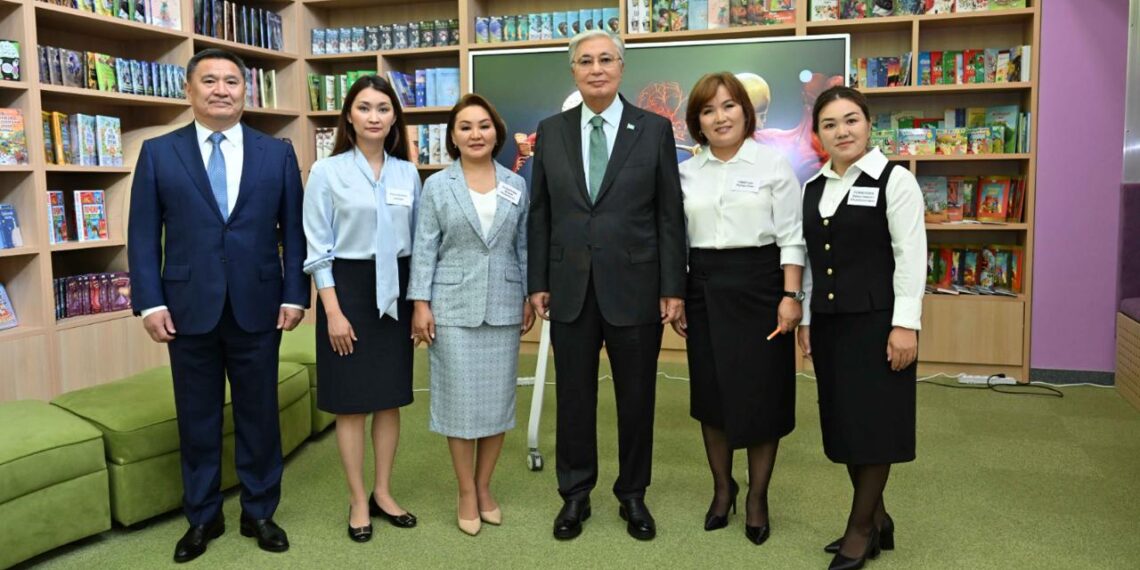 Глава государства посетил школу-гимназию в Косшы Акмолинской области