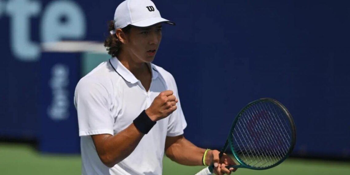 Теннисист Амир Омарханов вышел в четвертьфинал турнира в Японии