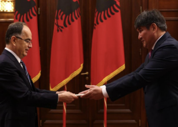 Посол РК вручил верительные грамоты Президенту Албании