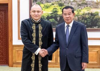 Посол Казахстана вручил верительные грамоты и.о. главы Камбоджи