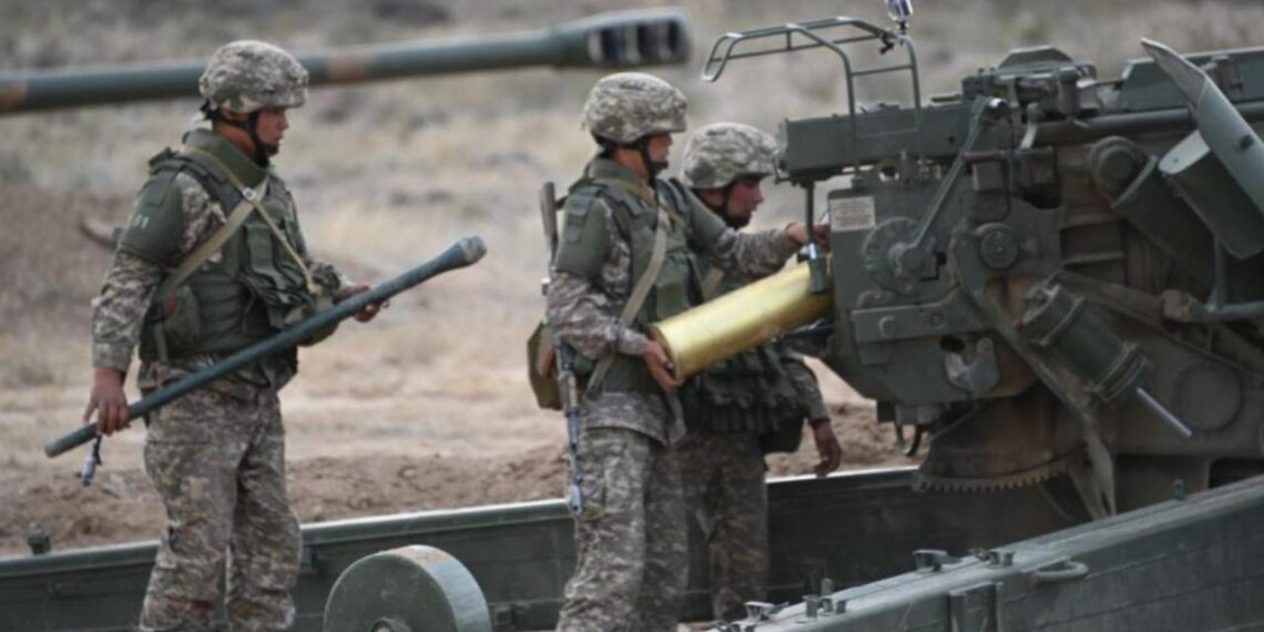 В области Жетысу проходит месячный лагерный сбор с подразделениями артиллерии