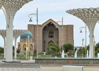 Глава государства посетил мавзолей Ходжи Ахмеда Яссауи