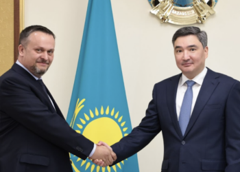 Олжас Бектенов провел встречу с губернатором Новгородской области РФ