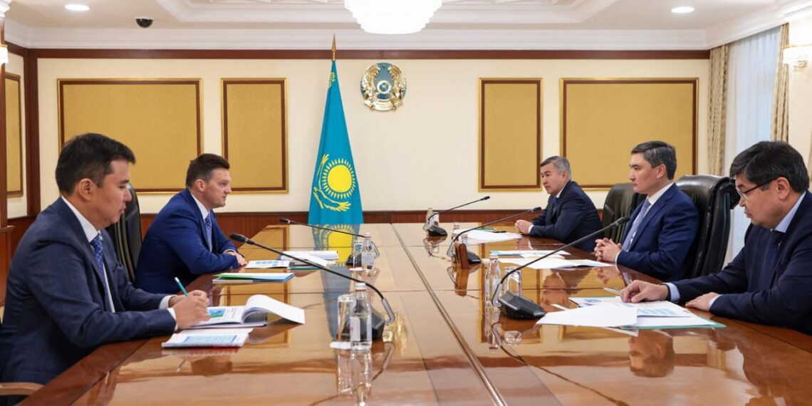 Олжас Бектенов обсудил с главой ЕАБР реализацию инфраструктурных проектов