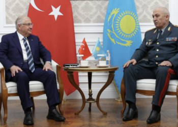 Главы оборонных ведомств Казахстана и Турции обсудили ключевые аспекты сотрудничества