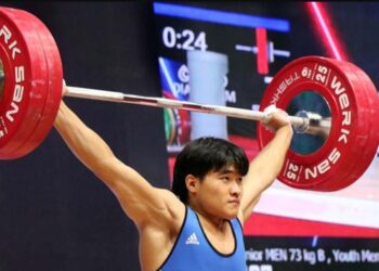 Казахстанский тяжелоатлет завоевал «золото» ЧМ среди юниоров