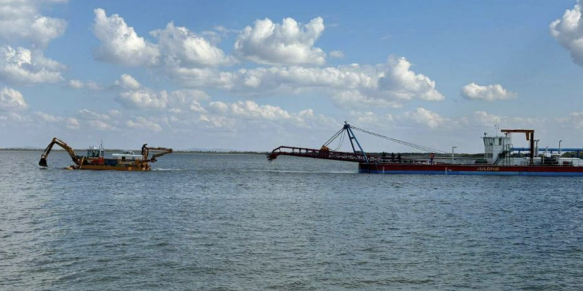 В Астанинском водохранилище произведена очистка дна