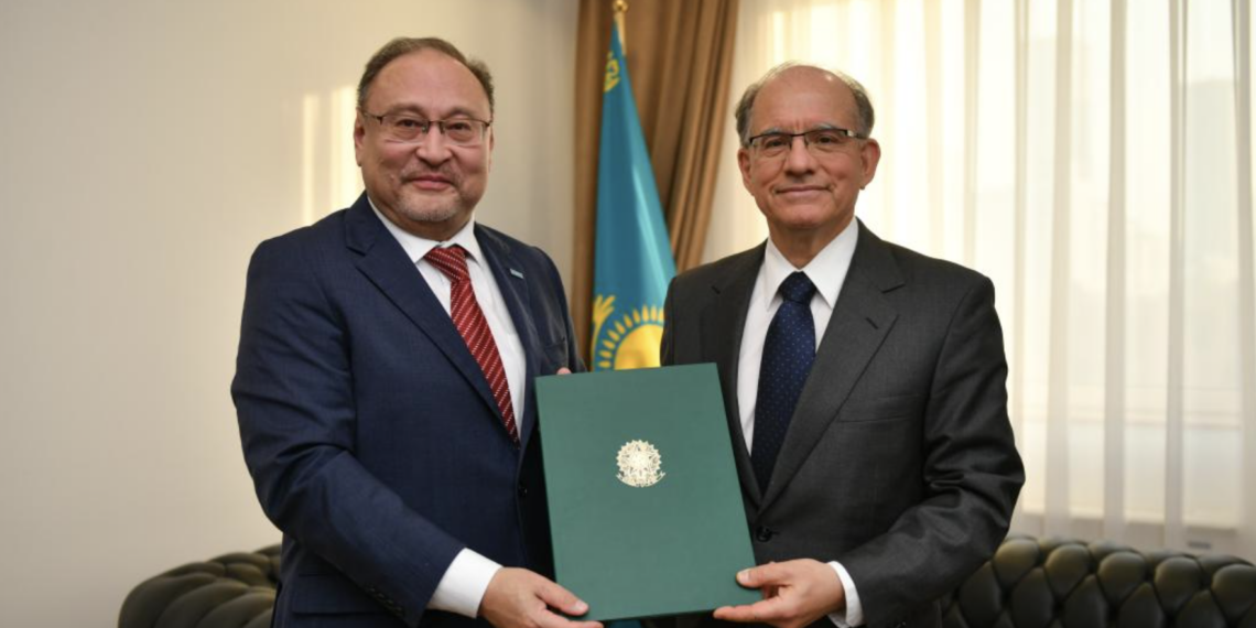 Посол Бразилии в Казахстане вручил копии верительных грамот