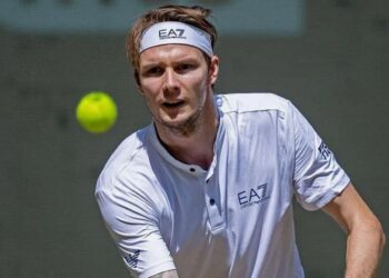 Теннисист Александр Бублик успешно стартовал на турнире в Париже