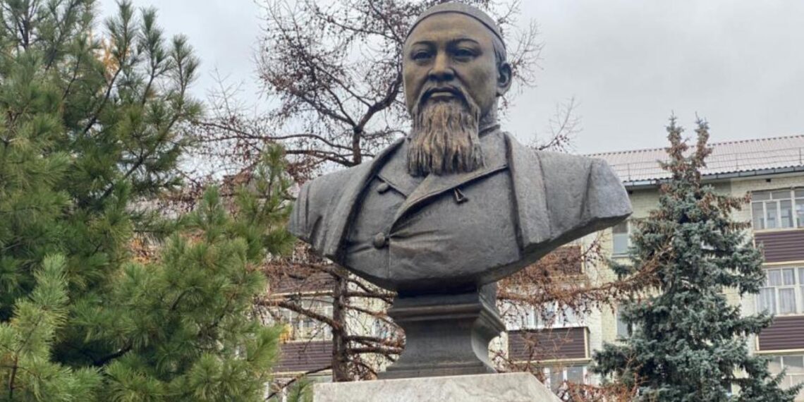 В Казани открыли бюст великому поэту и мыслителю Абаю Кунанбаеву
