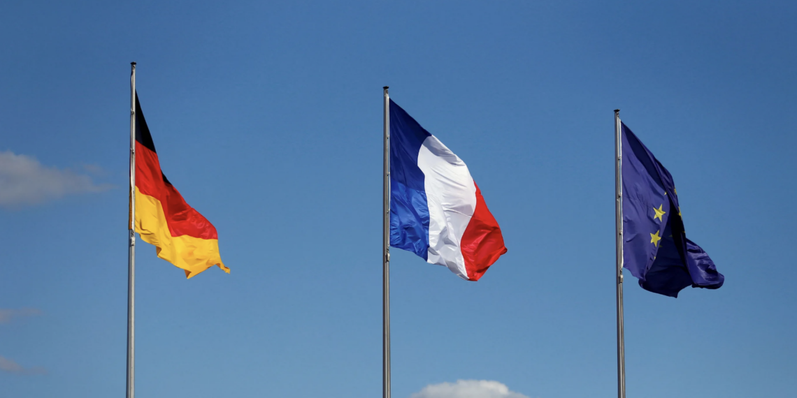 Bloomberg: Берлин и Париж не стали обходить наложенное Будапештом вето на помощь Киеву