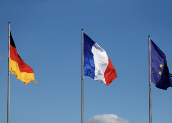 Bloomberg: Берлин и Париж не стали обходить наложенное Будапештом вето на помощь Киеву