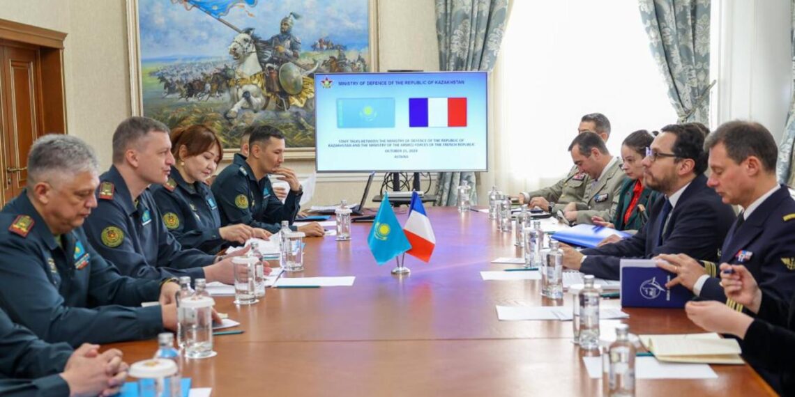 В Минобороны Казахстана прошла встреча с делегацией Франции