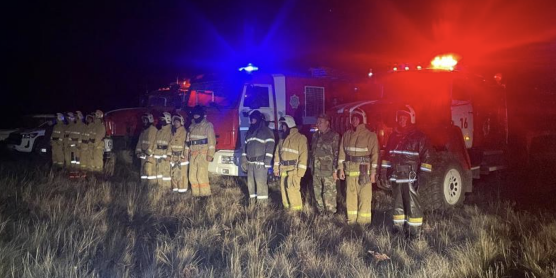 Костанайские огнеборцы ликвидировали пожар, вспыхнувший на границе с Россией