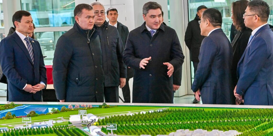 Глава Правительства ознакомился с ходом строительства LRT в Астане