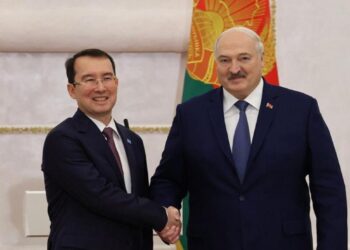 Посол Казахстана вручил верительные грамоты Президенту Беларуси