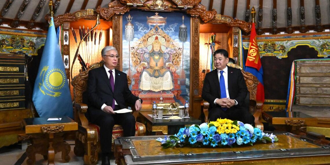 Президенты Казахстана и Монголии провели переговоры в узком составе