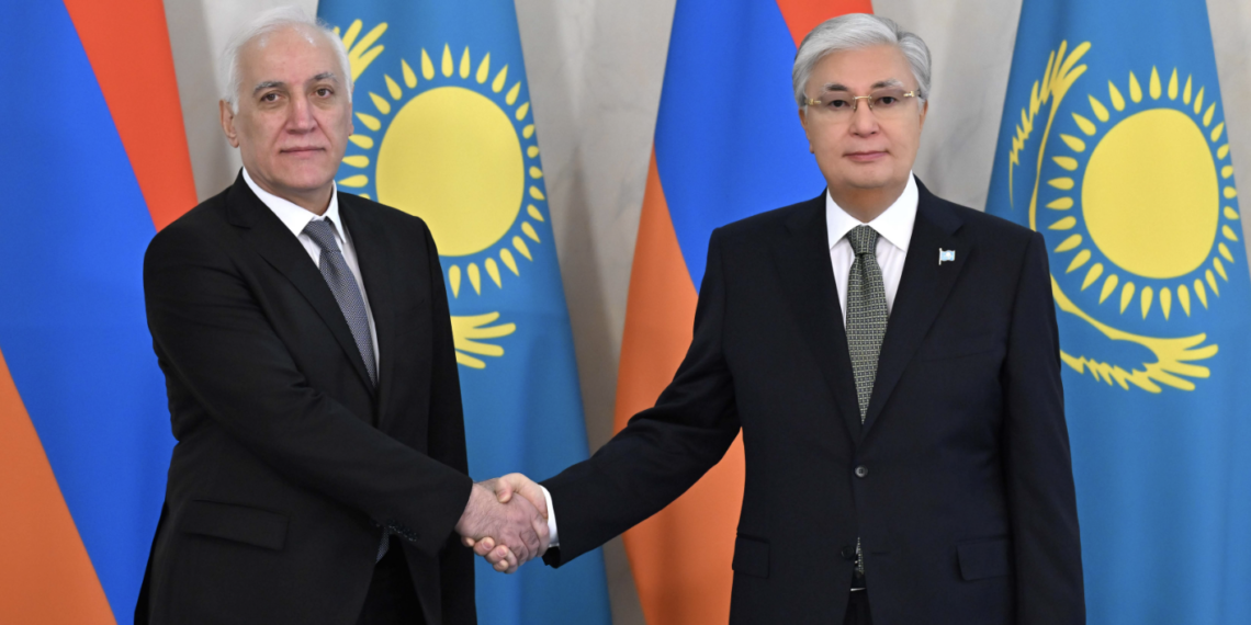 Глава государства провел переговоры с президентом Армении