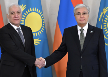 Глава государства провел переговоры с президентом Армении