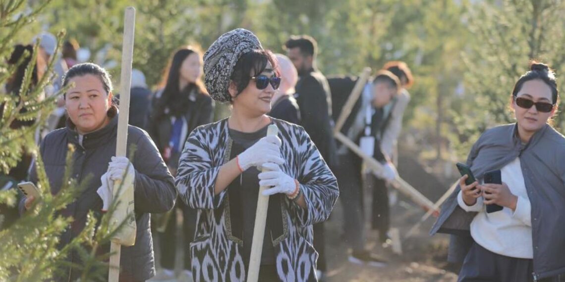 Волонтеры стран СВМДА приняли участие в экологической акции в Астане