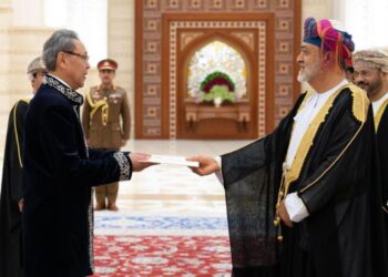 Посол Казахстана вручил Султану Омана верительные грамоты