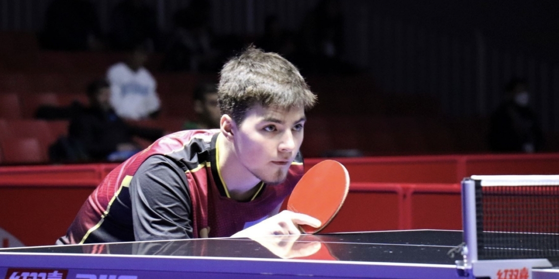 Алан Курмангалиев вышел в одну восьмую финала молодежного ЧМ по настольному теннису в Швеции