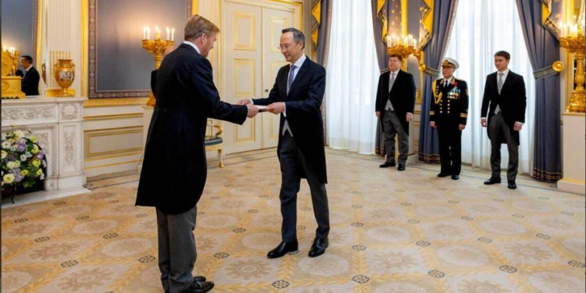 Посол РК вручил верительные грамоты Королю Нидерландов