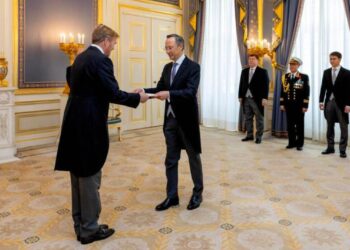 Посол РК вручил верительные грамоты Королю Нидерландов