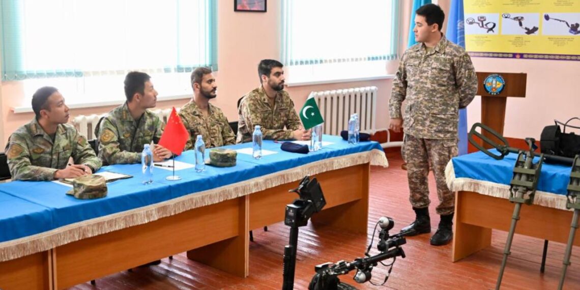 Международный курс «Обезвреживание взрывоопасных предметов подразделениями ООН» завершился в Конаевском гарнизоне