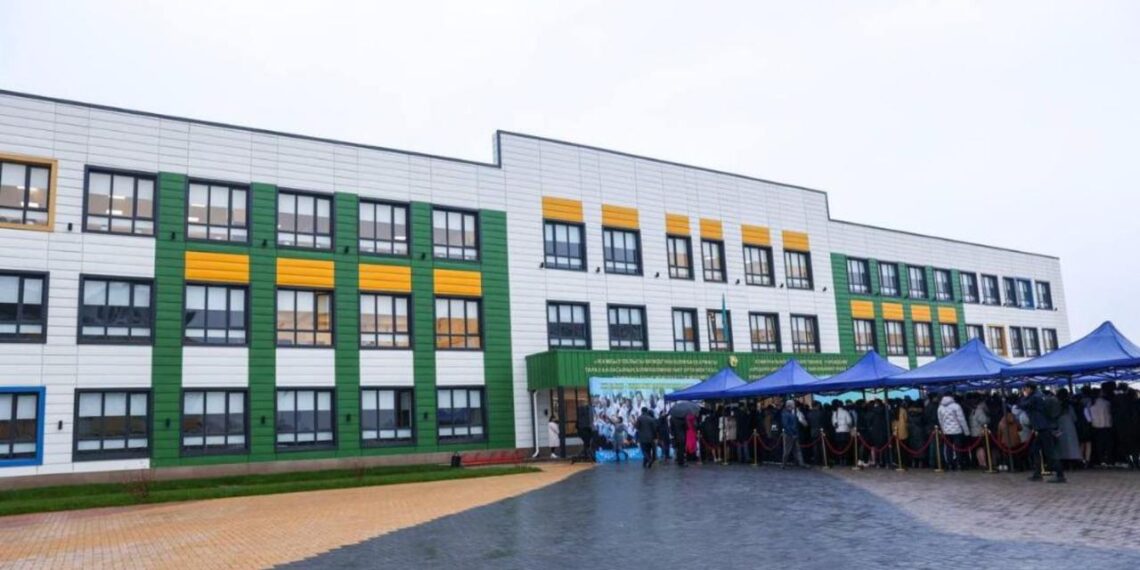 В Астане и Жамбылской области открылись еще две комфортные школы