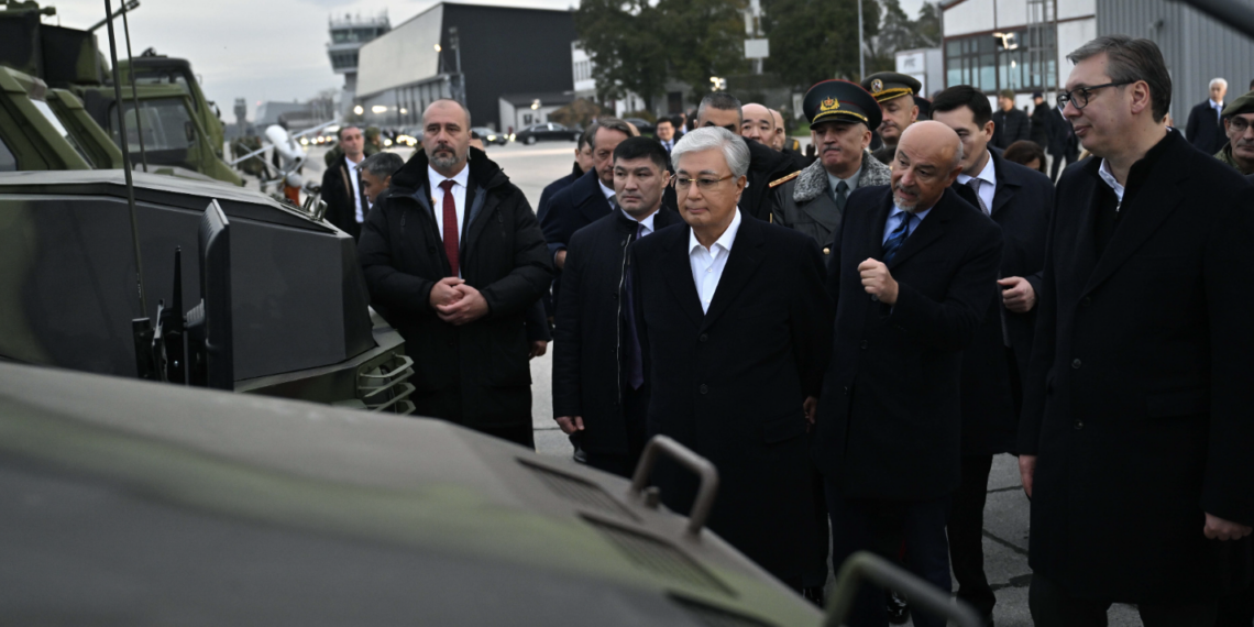 Токаев посетил выставку продукции оборонной промышленности Сербии