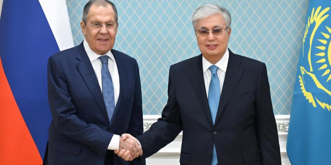 Касым-Жомарт Токаев принял главу МИД России Сергея Лаврова