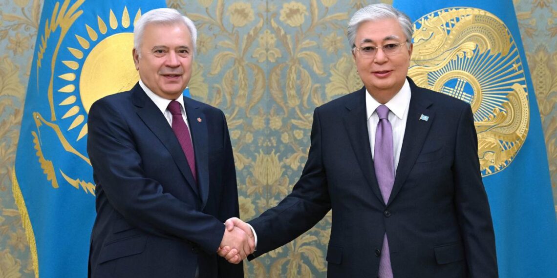 Глава государства провел встречу с акционером ПАО «Лукойл» Вагитом Алекперовым