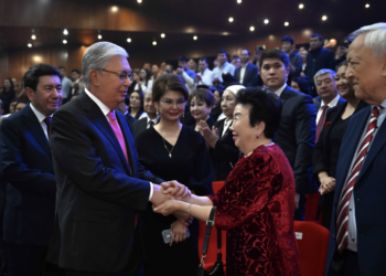 Глава государства посетил концерт, посвященный творчеству поэта Шомишбая Сариева