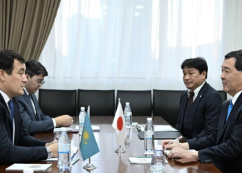 Посол Японии вручил копии верительных грамот вице-министру иностранных дел Казахстана