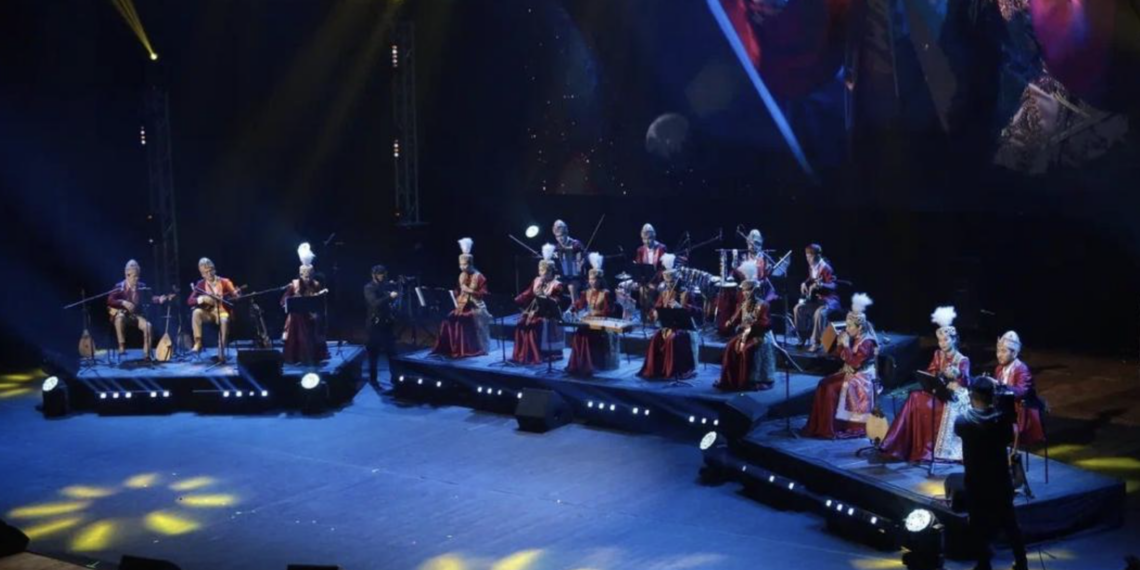 Казахский фольклорный ансамбль «Астана Сазы» выступил с сольным концертом в Астане