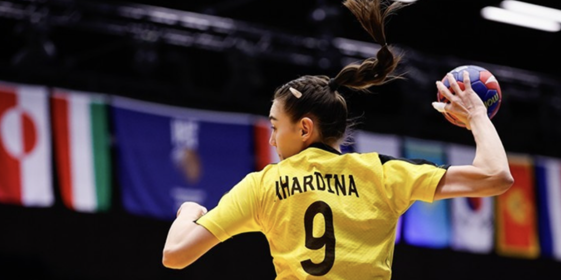 Гандболистки из Казахстана поборются за бронзовую медаль ЧА